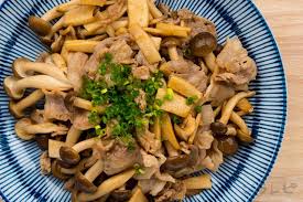 THỊT GÀ ÁP CHẢO XÌ DẦU NGỌT